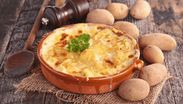 Batatas Gratinadas Com Lombo e Queijo 