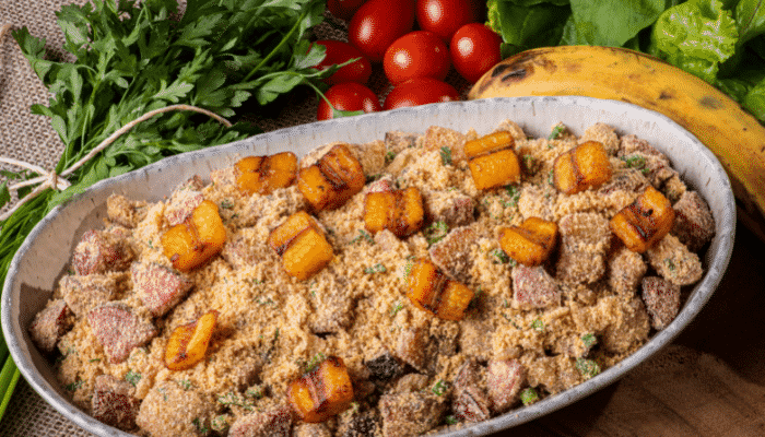 Farofa de Frango Defumado Com Calabresa 