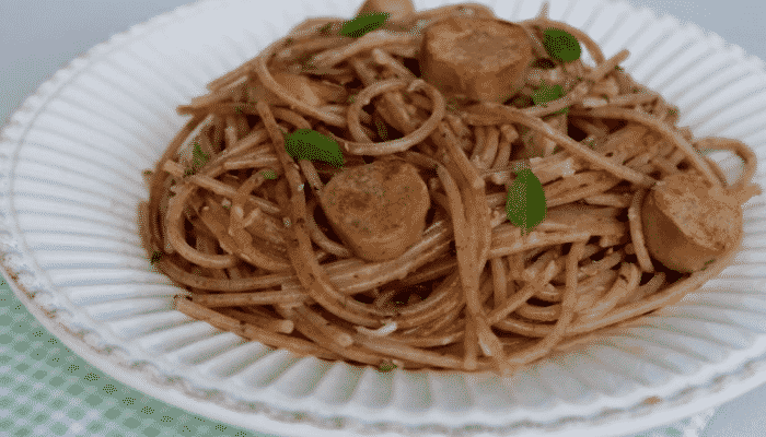 Macarrão Integral à Carbonara com Linguiça