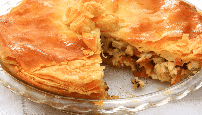 Torta de frango simples com massa de pastel amo fazer aqui